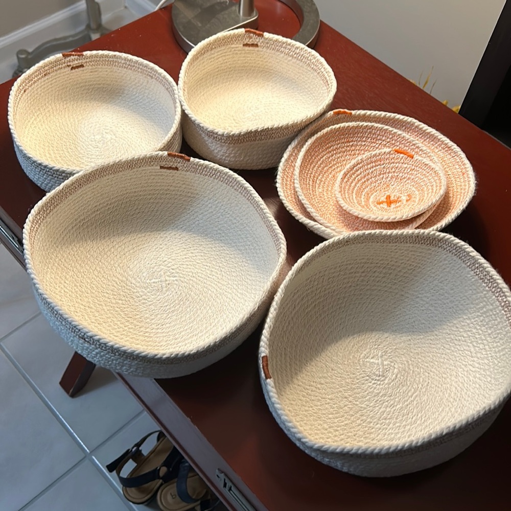 DESK essentials rope bowls for the tidy mommy in orange and white. 7 pieces